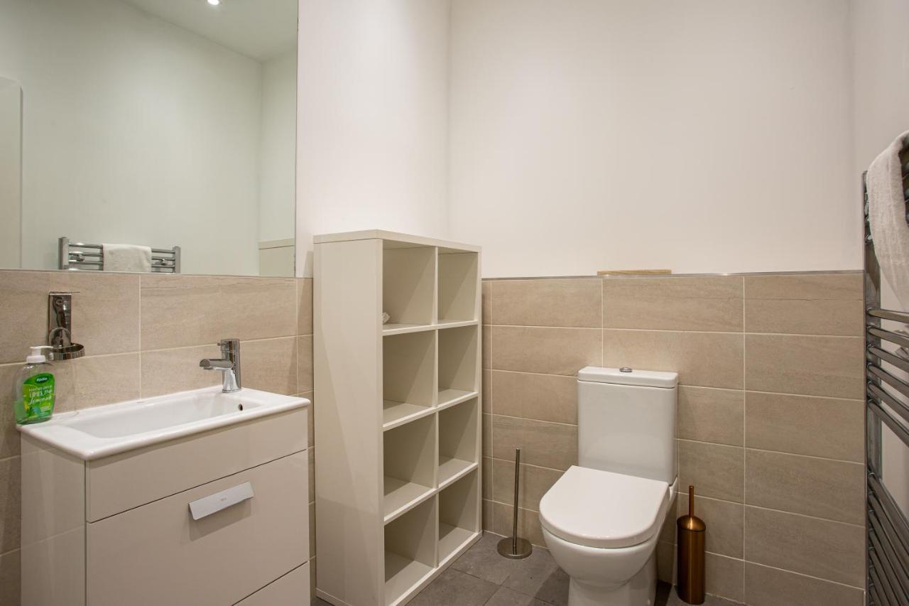 Modern Luxury Apartment, Sleeps 6, Best Location Belfast Exteriör bild