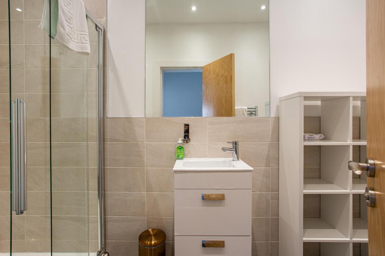 Modern Luxury Apartment, Sleeps 6, Best Location Belfast Exteriör bild
