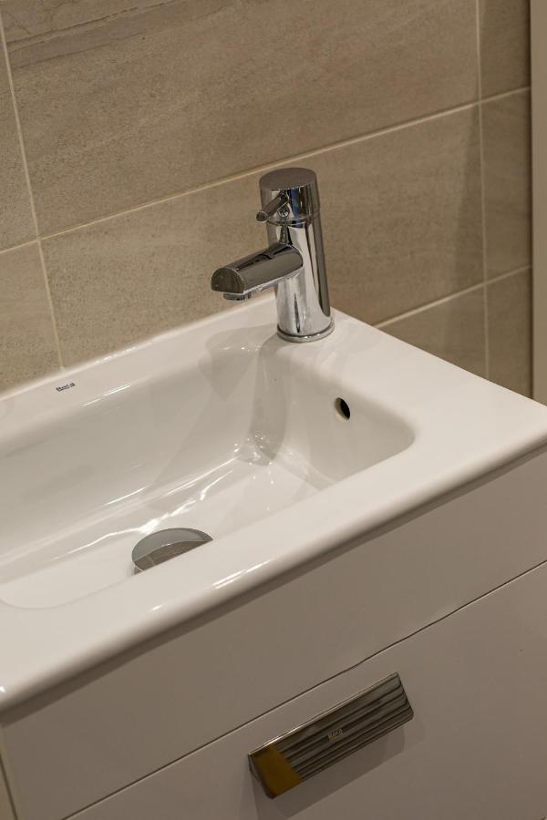 Modern Luxury Apartment, Sleeps 6, Best Location Belfast Exteriör bild